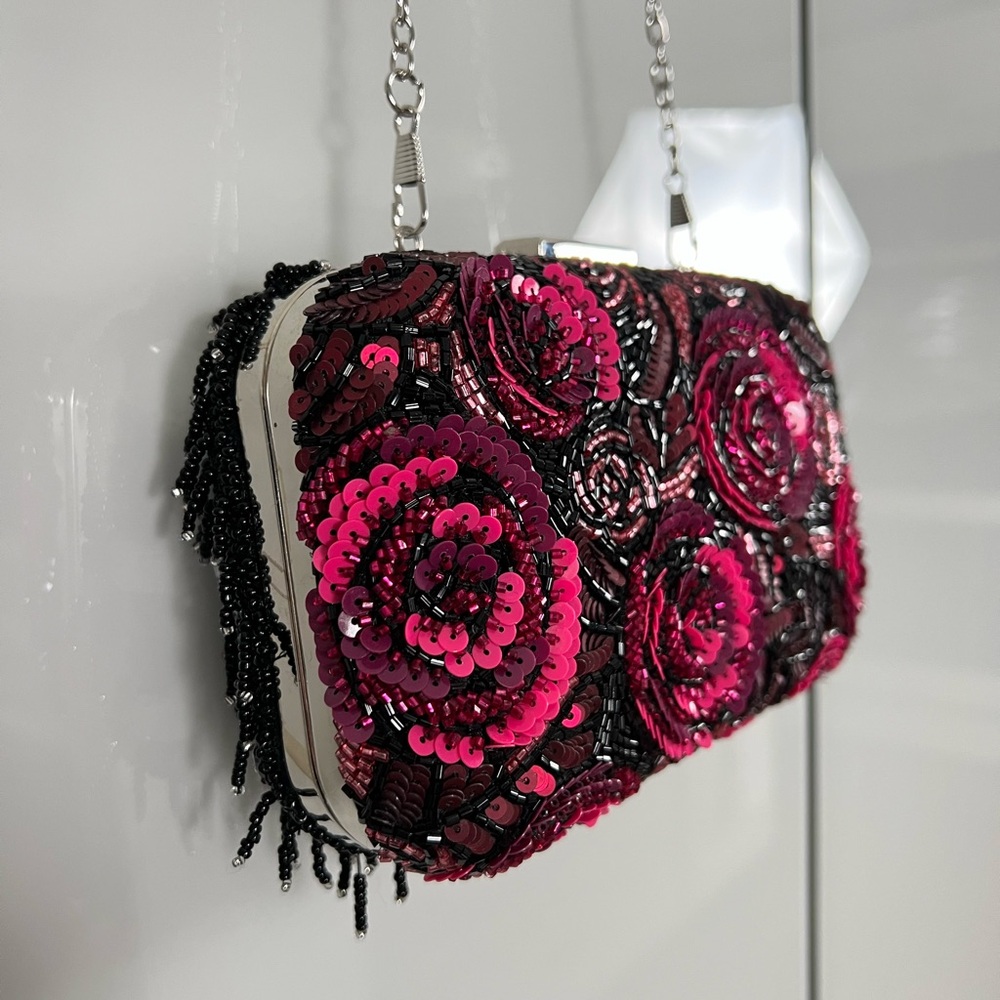 Elegant Floral Sequin Clutch - Picture 4 of 16